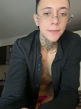  PhillipBrown online show from December 21, 2024, 4:46 pm