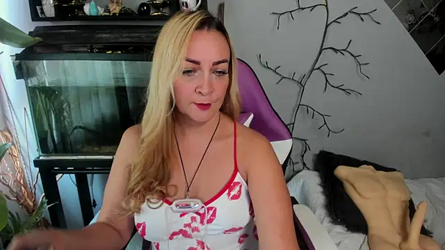 karen mature69 online show from September 14, 2025, 1:00 pm