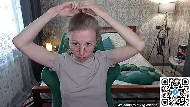Lill Mary online show from June 11, 2026, 2:53 am