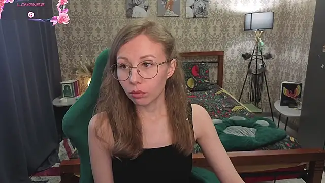 Snapshot of Lill_Mary chatting on February 27, 2026, 5:07 am Lill Mary online show from February 27, 2026, 5:07 am