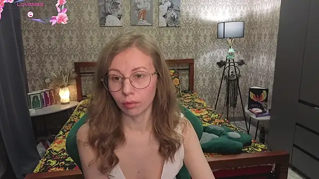 Snapshot of Lill_Mary chatting on March 13, 2026, 1:43 am Lill Mary online show from March 13, 2026, 1:43 am