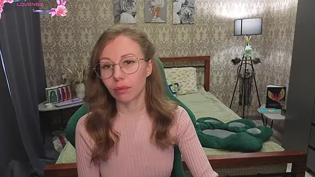 Snapshot of Lill_Mary chatting on March 4, 2026, 3:36 am Lill Mary online show from March 4, 2026, 3:36 am