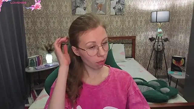 Snapshot of Lill_Mary chatting on February 15, 2026, 3:18 am Lill Mary online show from February 15, 2026, 3:18 am