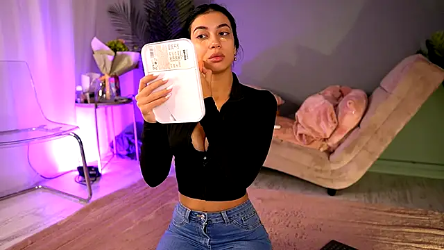 BetsyGonzale online show from September 25, 2025, 3:56 am