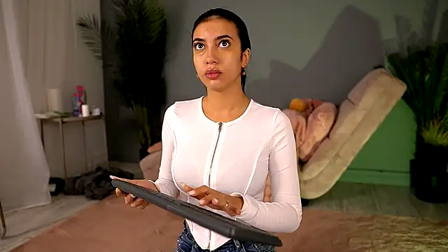 BetsyGonzale online show from October 18, 2025, 4:03 am