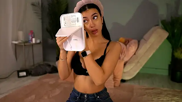 BetsyGonzale online show from October 17, 2025, 4:05 am