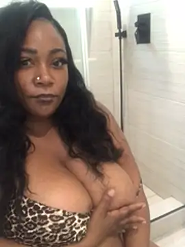 NovaDivine3000 online show from February 25, 2026, 12:33 am