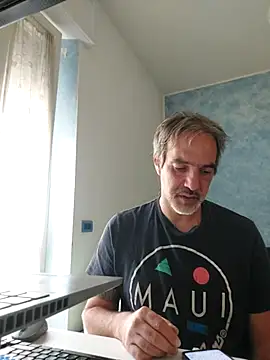 Snapshot of Marcolino183 chatting on June 4, 2026, 7:24 am Marcolino183 online show from June 4, 2026, 7:24 am
