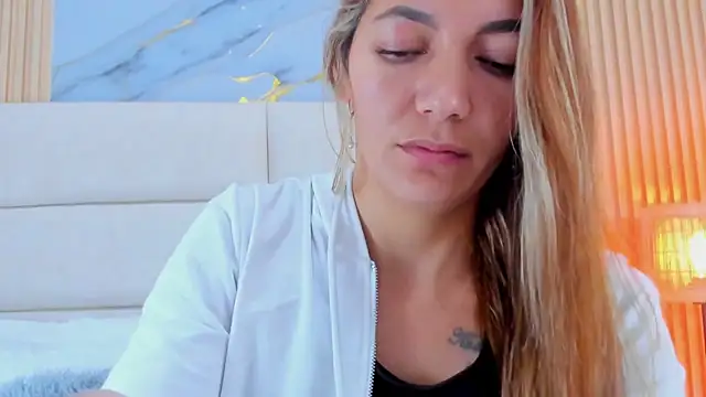 Mia Malkovaa  online show from June 4, 2026, 1:05 pm