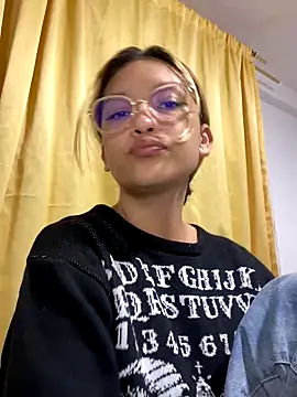 baby lizy online show from October 2, 2025, 1:31 am