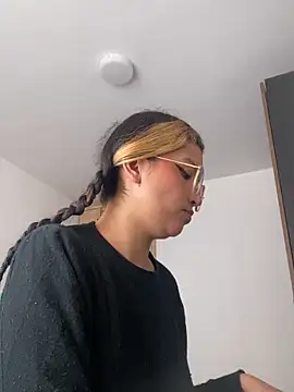 baby lizy online show from September 26, 2025, 8:38 pm