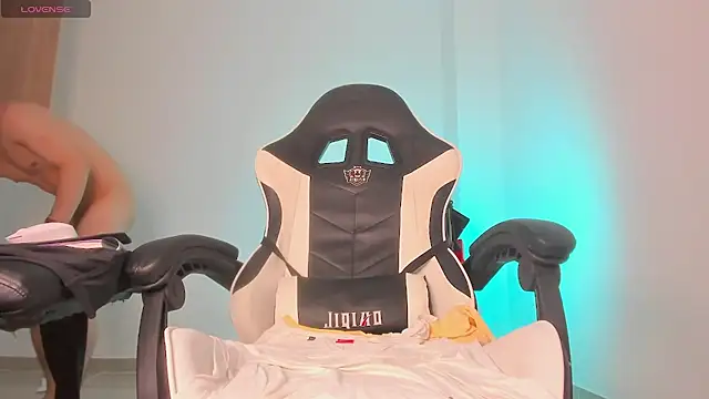 Snapshot of ander_xoxo chatting on December 28, 2024, 12:57 am ander xoxo online show from December 28, 2024, 12:57 am