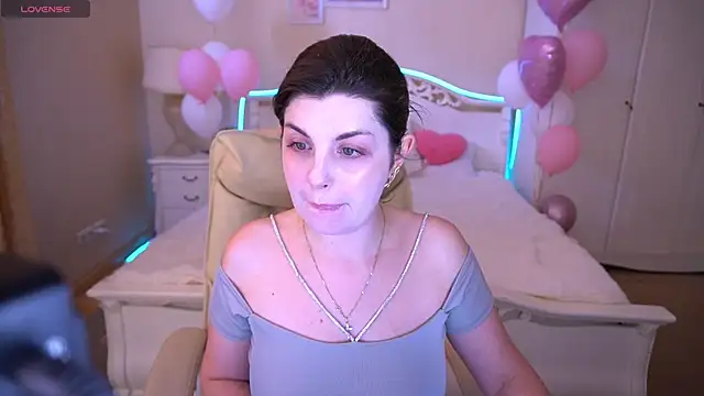 MirandaWong online show from February 17, 2025, 12:49 pm