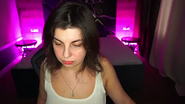 MirandaWong online show from November 15, 2025, 6:39 am