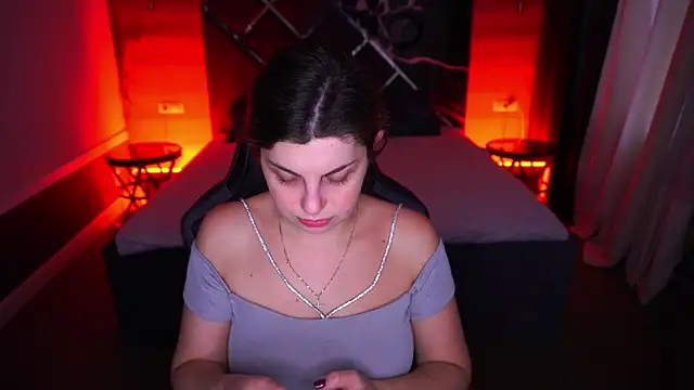 MirandaWong online show from November 5, 2025, 6:49 am