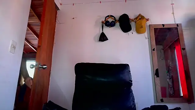 calioppe01 online show from June 18, 2026, 1:16 pm