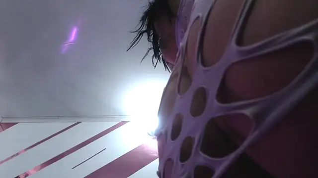 Kitten Hot  online show from September 30, 2025, 4:35 pm