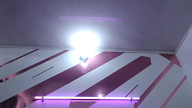 Kitten Hot  online show from December 2, 2025, 6:20 pm