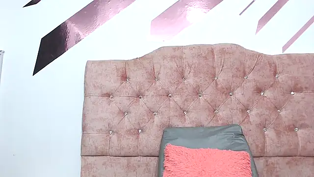 Kitten Hot  online show from March 16, 2025, 1:59 am