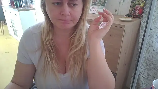 Meliss Official9 online show from November 20, 2025, 9:32 am