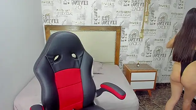 MAGNOLEROY online show from October 31, 2025, 7:54 pm