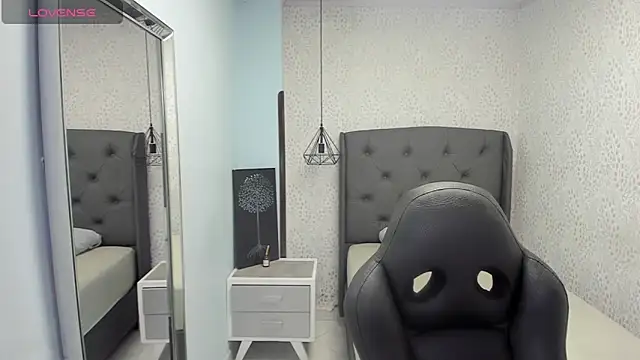 MAGNOLEROY online show from November 27, 2025, 12:27 pm