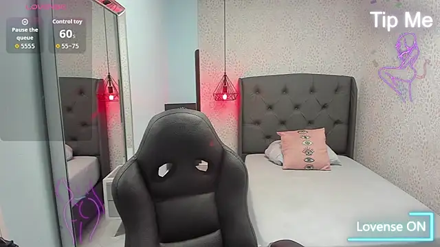 MAGNOLEROY online show from October 7, 2025, 12:39 pm