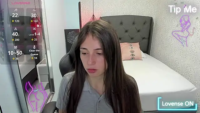 MAGNOLEROY online show from October 9, 2025, 12:49 pm