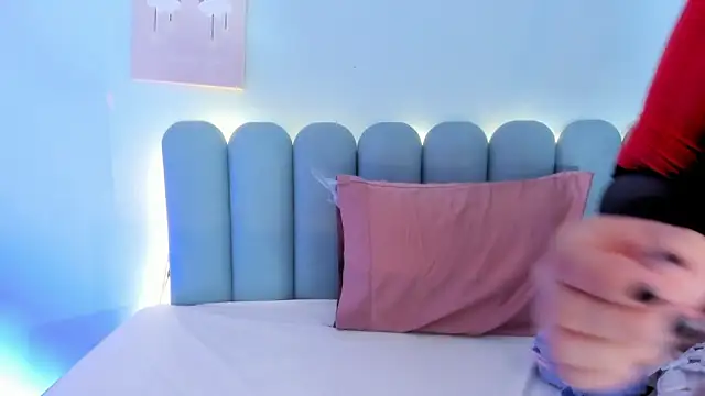 curvy rousi online show from February 18, 2026, 11:50 am