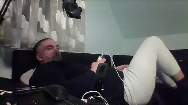 Snapshot of NewyorkDimi chatting on February 11, 2026, 2:22 am NewyorkDimi online show from February 11, 2026, 2:22 am