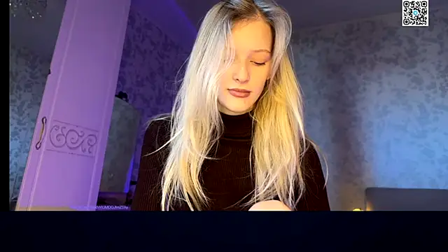 Evvie Summn1 online show from September 30, 2025, 4:29 am