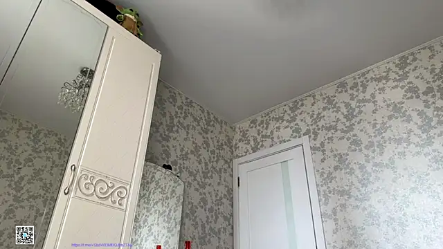 Evvie Summn1 online show from October 18, 2025, 9:00 am