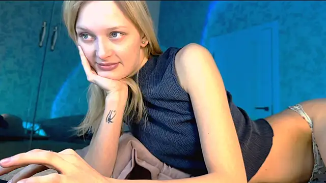 Evvie Summn1 online show from March 21, 2025, 3:02 pm