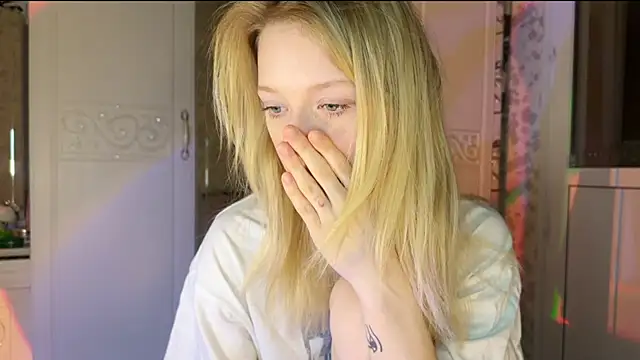 Evvie Summn1 online show from March 2, 2025, 3:30 pm