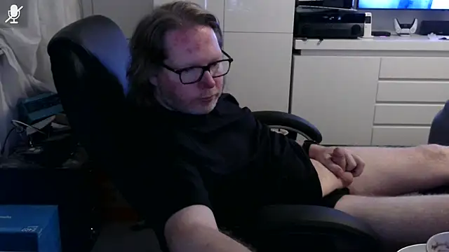 Snapshot of VSteph chatting on May 17, 2026, 11:38 pm VSteph online show from May 17, 2026, 11:38 pm