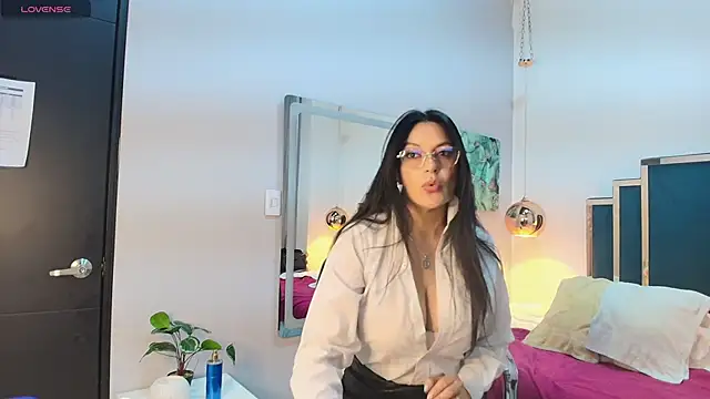 Zuzana21 online show from July 27, 2026, 1:18 pm