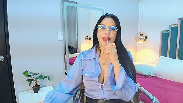 Zuzana21 online show from July 28, 2026, 4:39 pm