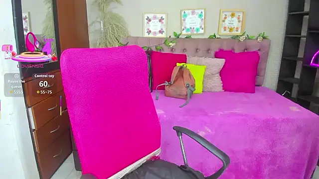 Lia Keen online show from November 5, 2025, 8:01 pm