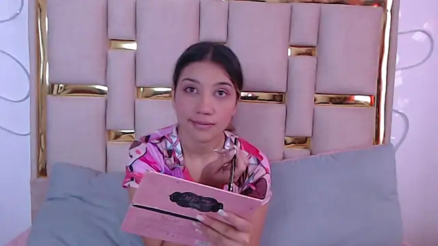 nina carther online show from October 4, 2025, 11:34 am