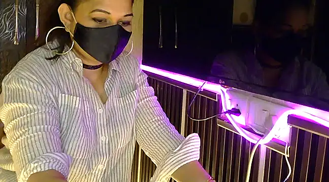 fabdemira online show from January 21, 2025, 1:39 am