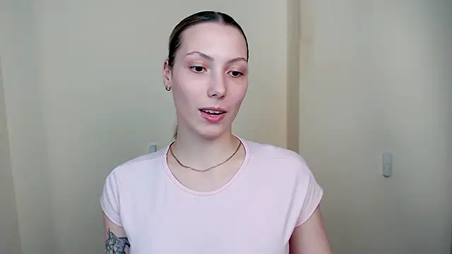 Snapshot of VanessaMay_ chatting on April 23, 2026, 5:14 pm VanessaMay online show from April 23, 2026, 5:14 pm