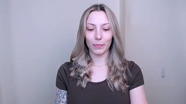 Snapshot of VanessaMay_ chatting on April 27, 2026, 4:05 pm VanessaMay online show from April 27, 2026, 4:05 pm