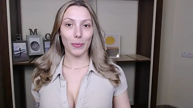 Snapshot of VanessaMay_ chatting on April 22, 2026, 4:47 pm VanessaMay online show from April 22, 2026, 4:47 pm