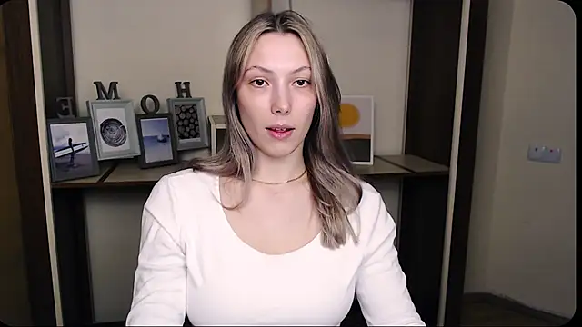 Snapshot of VanessaMay_ chatting on March 29, 2026, 4:41 pm VanessaMay online show from March 29, 2026, 4:41 pm