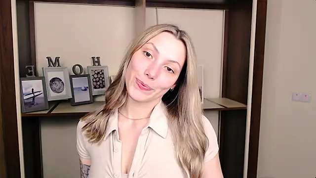 Snapshot of VanessaMay_ chatting on March 25, 2026, 5:12 pm VanessaMay online show from March 25, 2026, 5:12 pm