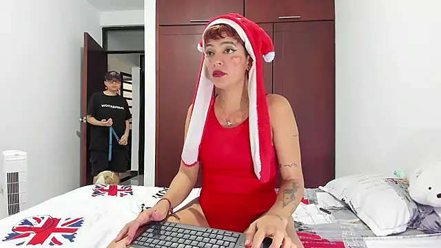 Snapshot of sexy_danthe chatting on February 14, 2025, 2:44 pm sexy danthe online show from February 14, 2025, 2:44 pm