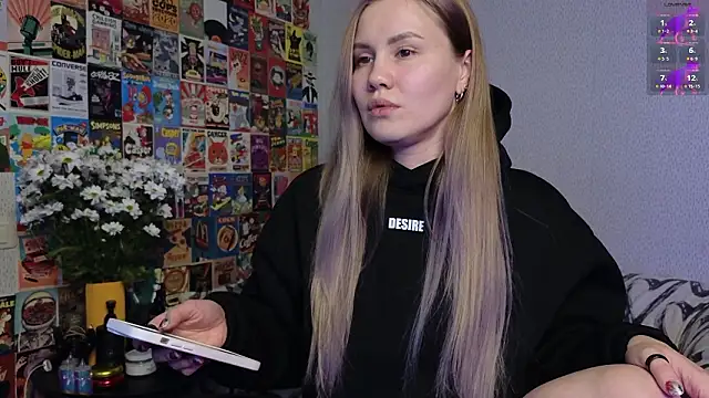 LittleLeen online show from February 3, 2026, 6:13 pm