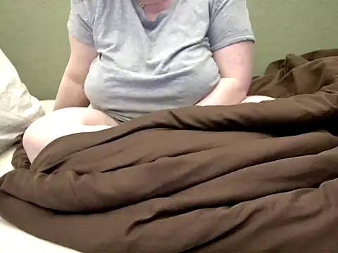 MarthaBriest online show from April 21, 2026, 8:04 pm