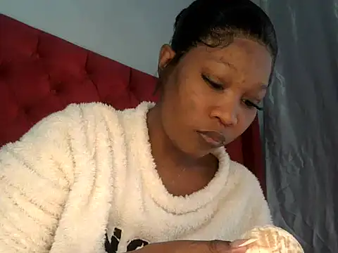 Snapshot of TheSweetBerry chatting on August 6, 2026, 2:34 pm TheSweetBerry online show from August 6, 2026, 2:34 pm