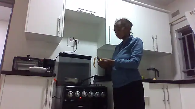 Snapshot of sweets_80 chatting on August 3, 2026, 3:25 am sweets 80 online show from August 3, 2026, 3:25 am